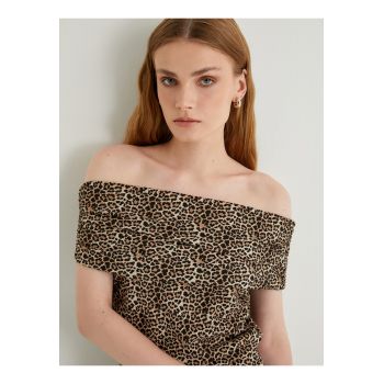 Bluza cu animal print si decolteu pe umeri
