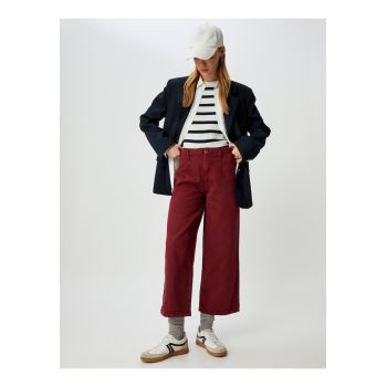 Pantaloni crop cu croiala ampla