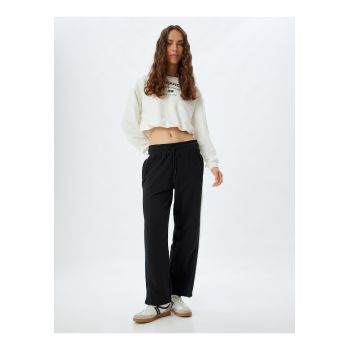 Pantaloni de trening cu croiala ampla
