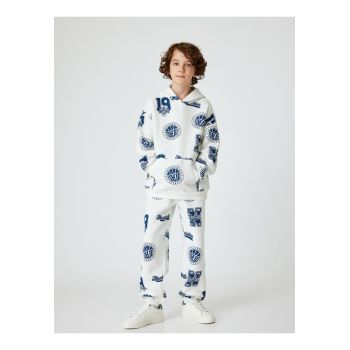 Pantaloni de trening cu model si snur
