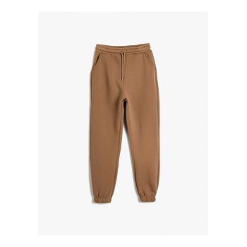 Pantaloni de trening cu snur de ajustare si buzunare laterale