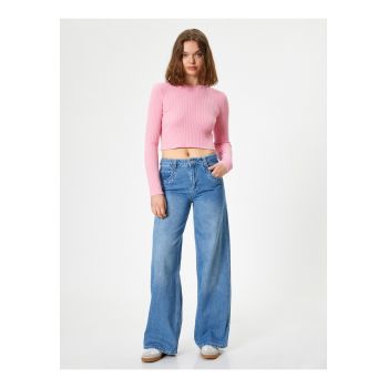 Pulover crop striat cu decolteu la baza gatului