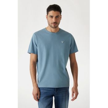 Tricou cu decolteu la baza gatului