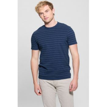 Tricou cu dungi si decolteu la baza gatului