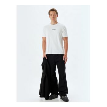 Tricou din bumbac cu detaliu cu broderie text