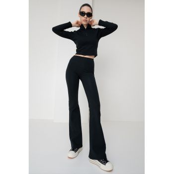 Bluza crop cu fenta cu fermoar