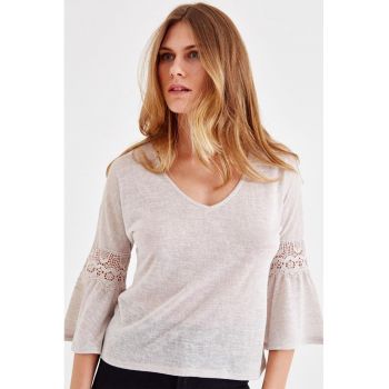 Bluza cu decolteu in V si maneci clopot
