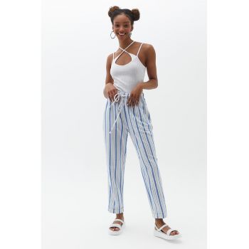 Pantaloni crop in dungi cu snur