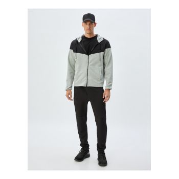 Pantaloni de trening cu buzunare cu fermoar