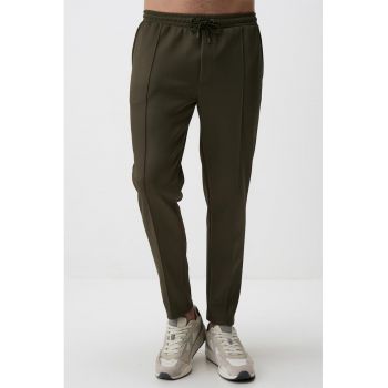 Pantaloni de trening cu snur si buzunare laterale - Kaki -
