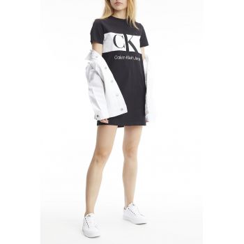 Rochie tip tricou cu decolteu la baza gatului si logo