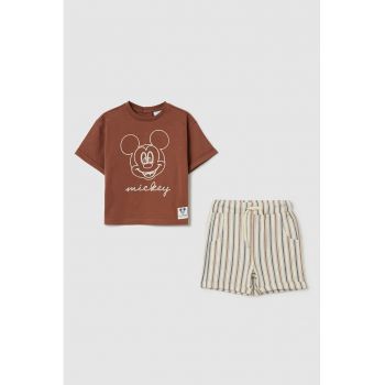Set de pantaloni scurti si tricou cu broderie Mickey Mouse