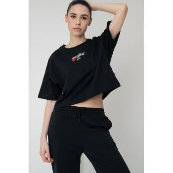 Tricou crop cu decolteu la baza gatului