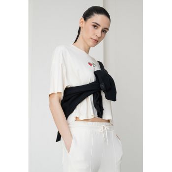 Tricou crop cu decolteu la baza gatului