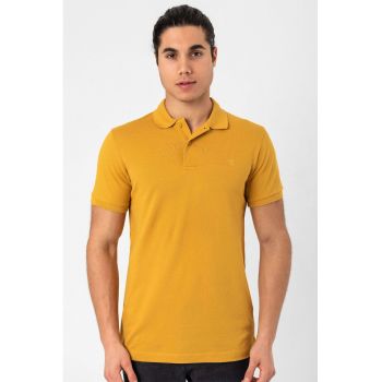 Tricou polo regular fit cu detaliu cu logo discret