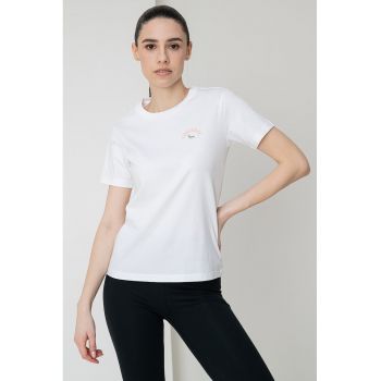 Tricou slim fit cu imprimeu pe spate