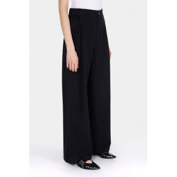 Pantaloni eleganti cu croiala ampla