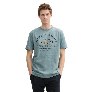 Tricou cu imprimeu logo si decolteu la baza gatului