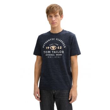 Tricou cu imprimeu logo si decolteu la baza gatului