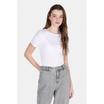 Tricou slim fit cu decolteu barcuta