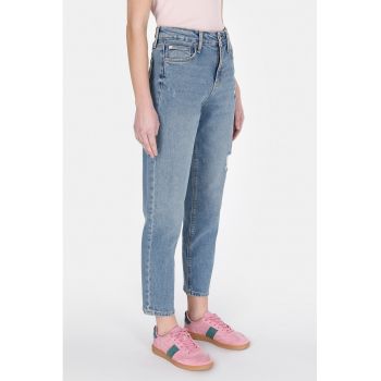 Blugi mom fit cu talie inalta