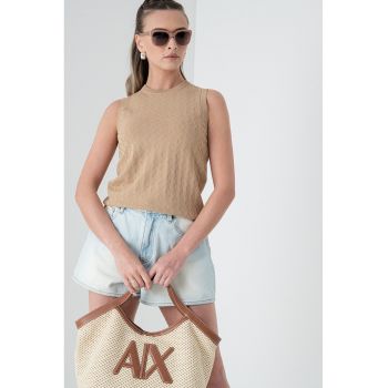 Bluza fara maneci cu decolteu la baza gatului