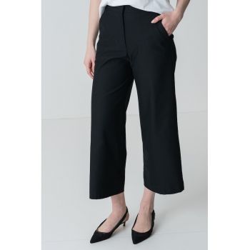 Pantaloni crop cu buzunare