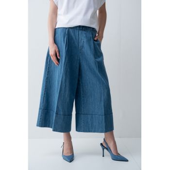 Pantaloni crop cu croiala ampla
