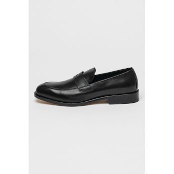 Pantofi uni de piele
