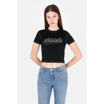 Tricou crop cu imprimeu text