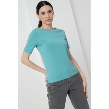 Tricou cu decolteu barcuta
