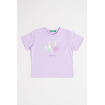 Tricou cu decolteu la baza gatului