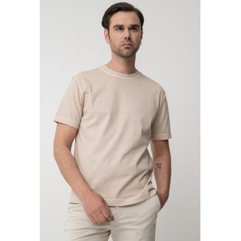 Tricou cu decolteu la baza gatului