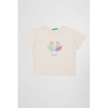 Tricou cu decolteu la baza gatului