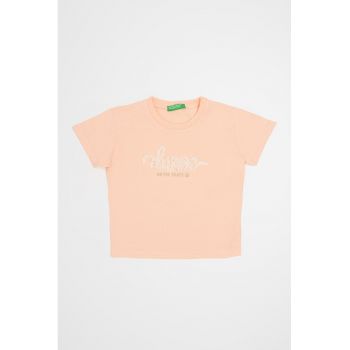 Tricou cu decolteu la baza gatului