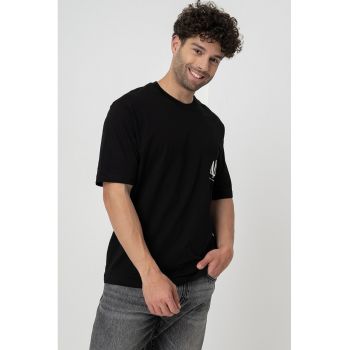 Tricou cu decolteu la baza gatului si buzunar pe piept