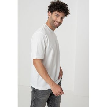 Tricou cu decolteu la baza gatului si buzunar pe piept