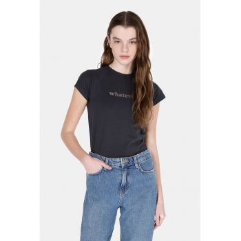 Tricou cu decolteu la baza gatului si imprimeu