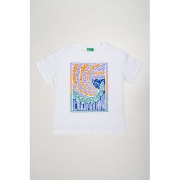 Tricou cu decolteu la baza gatului si imprimeu