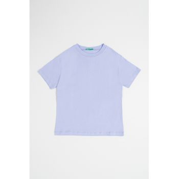 Tricou cu decolteu la baza gatului si imprimeu