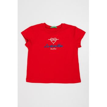 Tricou cu decolteu la baza gatului si imprimeu grafic