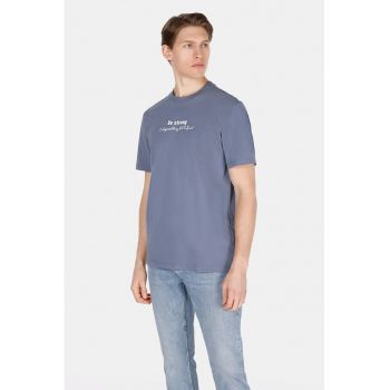 Tricou cu decolteu la baza gatului si imprimeu