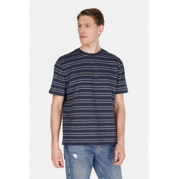 Tricou cu decolteu la baza gatului si model in dungi