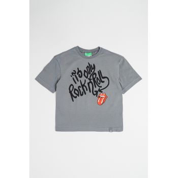 Tricou cu imprimeu si decolteu la baza gatului