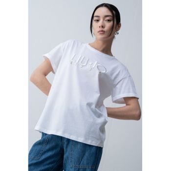 Tricou cu logo brodat si decolteu la baza gatului