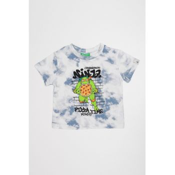 Tricou cu model si decolteu la baza gatului