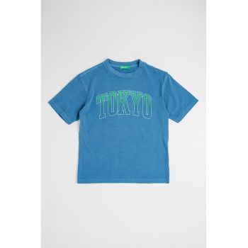 Tricou cu model si decolteu la baza gatului