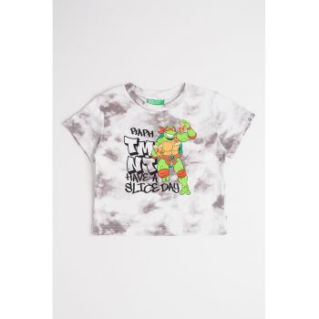 Tricou cu model si decolteu la baza gatului