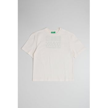Tricou de bumbac cu decolteu la baza gatului si imprimeu