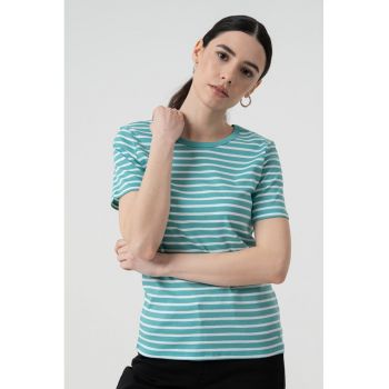 Tricou in dungi cu decolteu la baza gatului